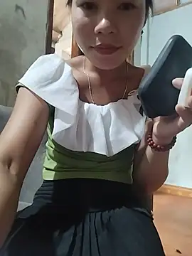 Snapshot of gugu0022 chatting on May 18, 10:59 pm gugu0022 online show from May 18, 10:59 pm
