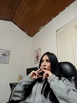 Irina Fernandez online show from November 14, 1:32 pm