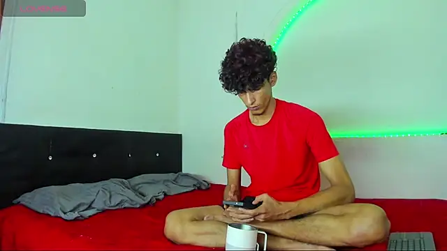 kaiborman00 online show from April 16, 2:56 am