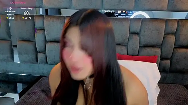 IssaJones  online show from January 13, 8:58 pm