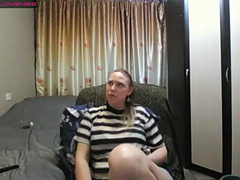 JenniDeep online show from April 11, 5:39 pm