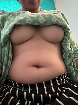 Snapshot of isha_sharma2002 chatting on March 28, 12:05 pm isha sharma2002 online show from March 28, 12:05 pm