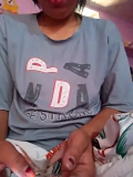 Snapshot of isha_sharma2002 chatting on April 18, 3:43 am isha sharma2002 online show from April 18, 3:43 am