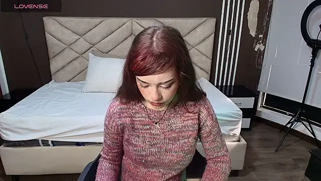 Laracooper  online show from January 8, 7:05 pm