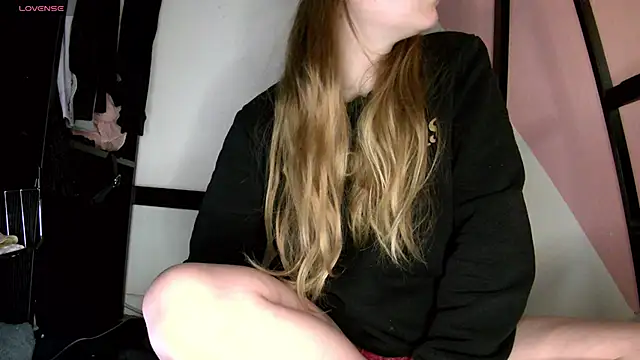 secretcouple 00 online show from May 7, 8:42 am