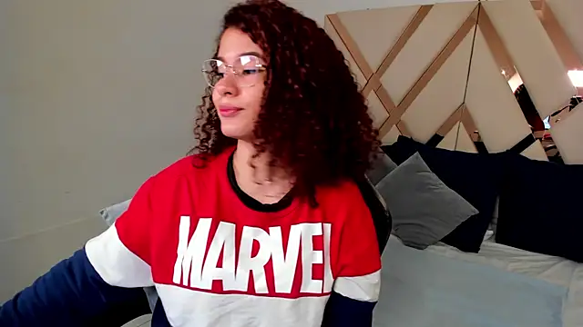 avrilwaynee online show from December 18, 11:49 am