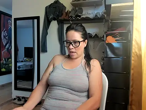 caroline 47 online show from May 22, 2:01 pm
