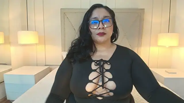 ViickyLee online show from May 29, 11:41 am