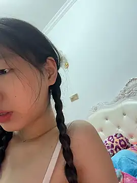 TinyBabe online show from May 4, 12:45 pm