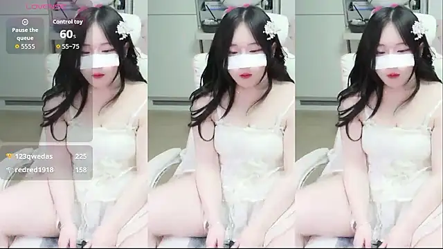 kimhyeona2005 online show from February 5, 12:10 pm