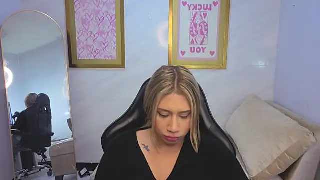 Evy Luxx v online show from April 2, 3:37 am