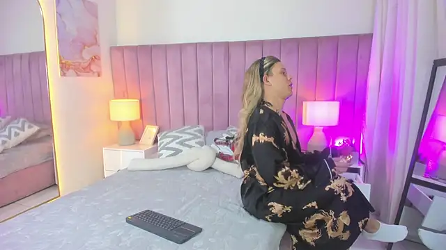 Valentino moretti online show from March 26, 11:27 am