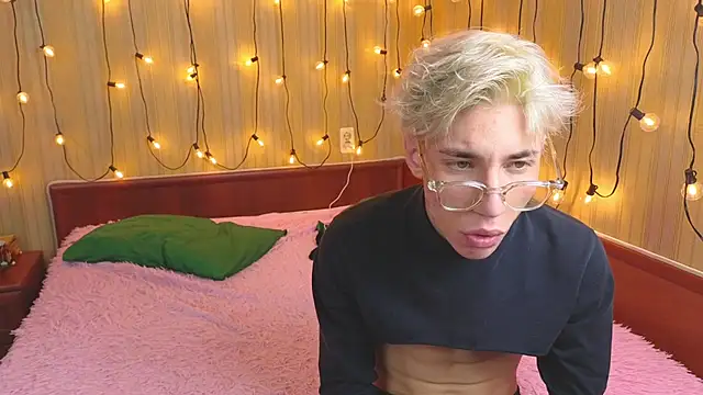 Snapshot of Adrian_Collinss chatting on November 14, 7:45 pm Adrian Collinss online show from November 14, 7:45 pm