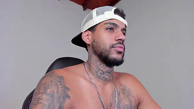 LuigiVitale 1 online show from November 30, 7:23 am