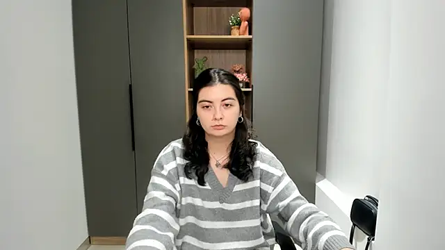 Snapshot of DelilaVanvliet chatting on November 16, 10:10 am DelilaVanvliet online show from November 16, 10:10 am