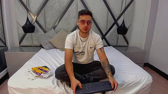 Ethan Greys online show from January 14, 11:31 pm