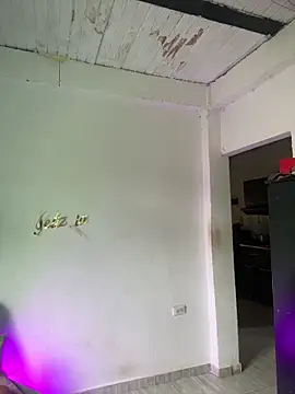 Isabella Hillss online show from February 1, 5:11 pm