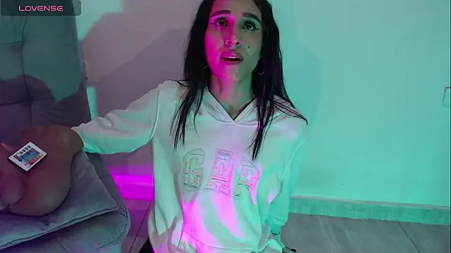 Isabella Hillss online show from April 9, 1:49 am