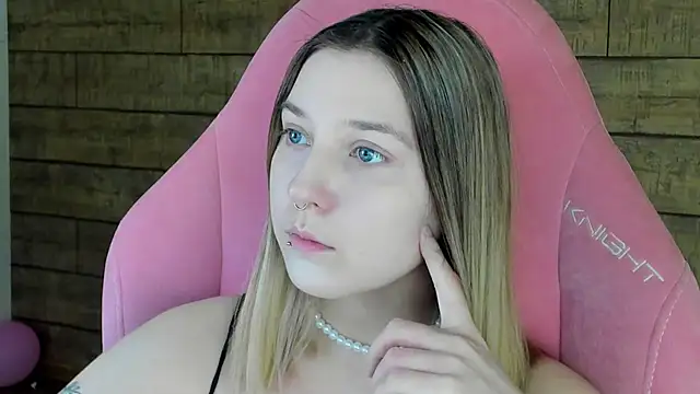 TinnaBurton online show from April 6, 4:30 pm