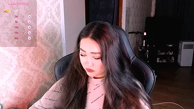 Emma Uilson online show from April 18, 5:50 pm