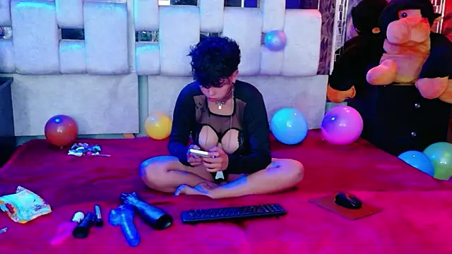 lunabustygirl online show from February 3, 6:46 pm