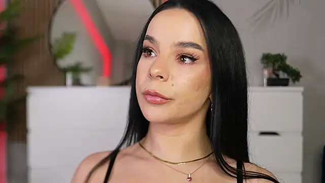 Miss Denisse online show from December 18, 8:37 pm