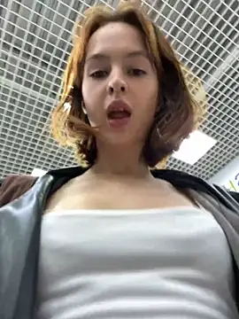 Snapshot of hani_obsessed chatting on November 19, 11:43 am hani obsessed online show from November 19, 11:43 am