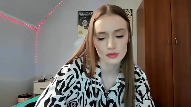 Snapshot of tinyglow chatting on February 15, 4:03 pm tinyglow online show from February 15, 4:03 pm