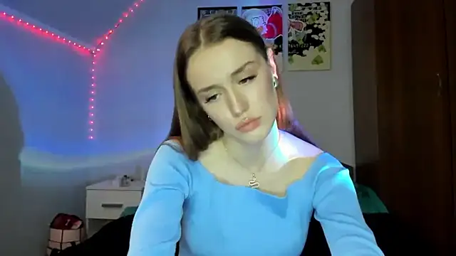 Snapshot of tinyglow chatting on March 1, 9:06 pm tinyglow online show from March 1, 9:06 pm