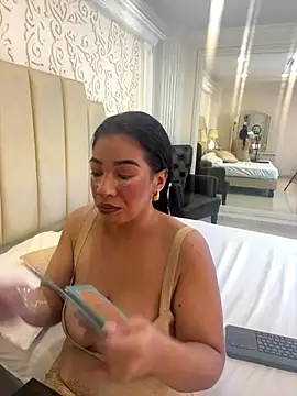 Snapshot of IvannaClaire chatting on December 17, 12:33 pm IvannaClaire online show from December 17, 12:33 pm