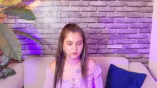 Snapshot of _ivone chatting on November 17, 6:57 pm ivone online show from November 17, 6:57 pm