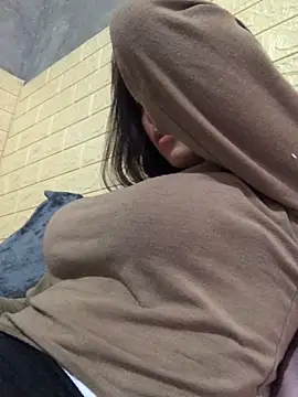 Trangbabylove online show from April 9, 6:30 am