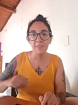 Snapshot of Melinerd chatting on November 16, 4:45 pm Melinerd online show from November 16, 4:45 pm