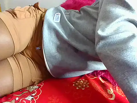 Snapshot of Naughtybadgal chatting on November 17, 6:24 pm Naughtybadgal online show from November 17, 6:24 pm