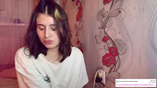 Snapshot of KristinaScott chatting on December 20, 4:14 pm KristinaScott online show from December 20, 4:14 pm