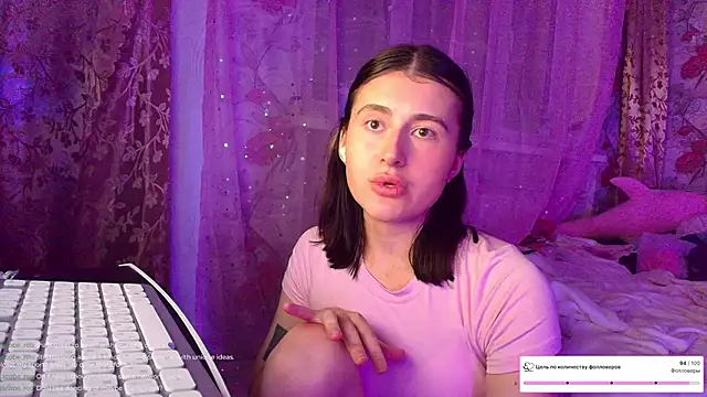 Snapshot of KristinaScott chatting on January 5, 6:22 pm KristinaScott online show from January 5, 6:22 pm