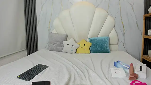 Snapshot of Emily_Frostt chatting on June 16, 11:35 am Emily Frostt online show from June 16, 11:35 am