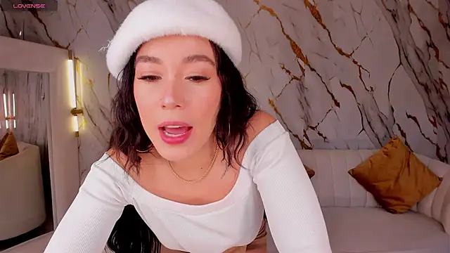 Snapshot of ZaraKafruni chatting on February 27, 4:23 am ZaraKafruni online show from February 27, 4:23 am