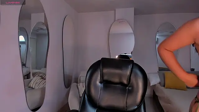 SophieLanne online show from March 8, 3:43 am