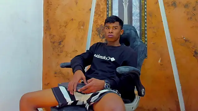 Snapshot of black_sweet_22 chatting on November 17, 3:45 am black sweet 22 online show from November 17, 3:45 am