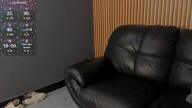 Snapshot of Violet_Moon20 chatting on June 12, 9:25 pm Violet Moon20 online show from June 12, 9:25 pm