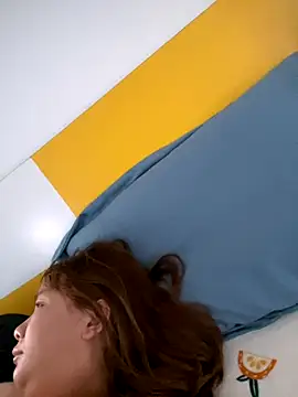 yiyi0316 online show from December 2, 6:08 am