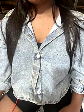 Snapshot of Lilly_islive chatting on November 20, 9:20 am Lilly islive online show from November 20, 9:20 am