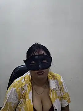 Cute-richa1 online show from February 19, 5:31 pm