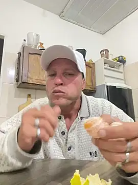 Snapshot of patraick chatting on May 30, 11:24 pm patraick online show from May 30, 11:24 pm