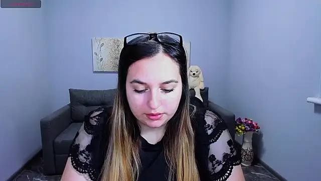 Snapshot of Maria_Bond chatting on November 28, 6:49 am Maria Bond online show from November 28, 6:49 am