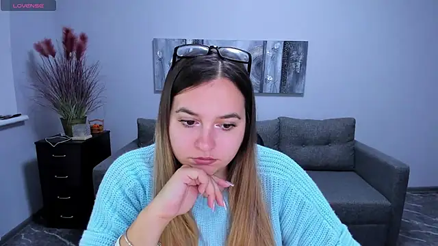 Snapshot of Maria_Bond chatting on December 1, 6:40 am Maria Bond online show from December 1, 6:40 am