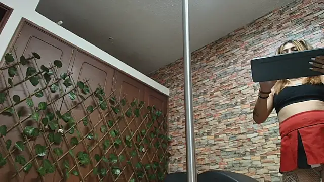 Snapshot of dania_ch chatting on November 16, 1:39 pm dania ch online show from November 16, 1:39 pm