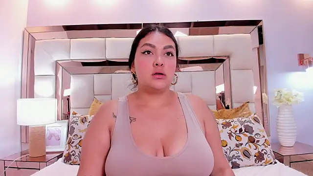 Snapshot of emma_stoonne chatting on November 19, 6:52 pm emma stoonne online show from November 19, 6:52 pm