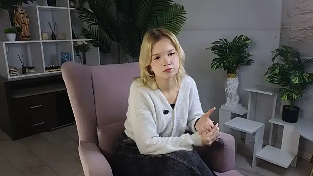 Snapshot of PhillisEsplin chatting on November 17, 9:04 am PhillisEsplin online show from November 17, 9:04 am